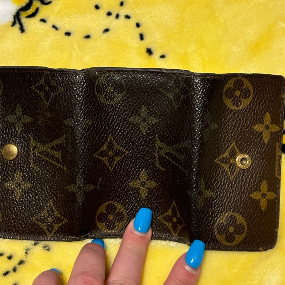 Lv monogram key case